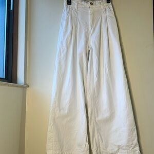 The Odells Reagan Pants White Wide Leg Size 4
RUNS SMALL